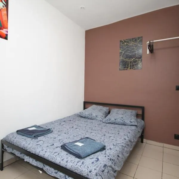 08 - Chambre proche Paris et Transports avec TV WIFI、サン・ドニのホテル