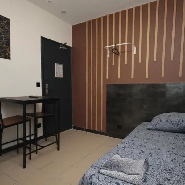 09 - Chambre proche Paris et Transports avec TV WIFI, hotel in Saint-Denis