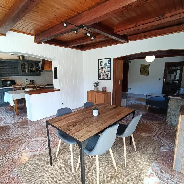 Appartement cozy 100m2 dans chalet savoyard, hotel in Magland