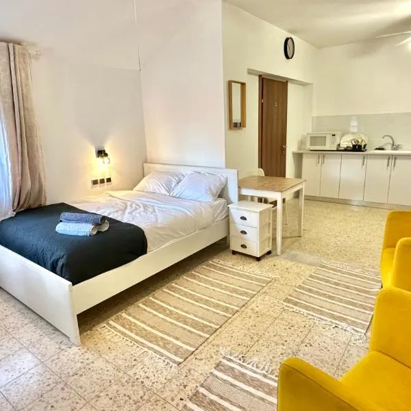 Salamandra Guest House מקלט פרטי, hotel in Nahariyya
