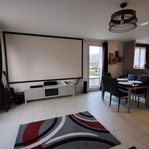 Duplex proche Disney avec écran cinéma, Hotel in Chessy