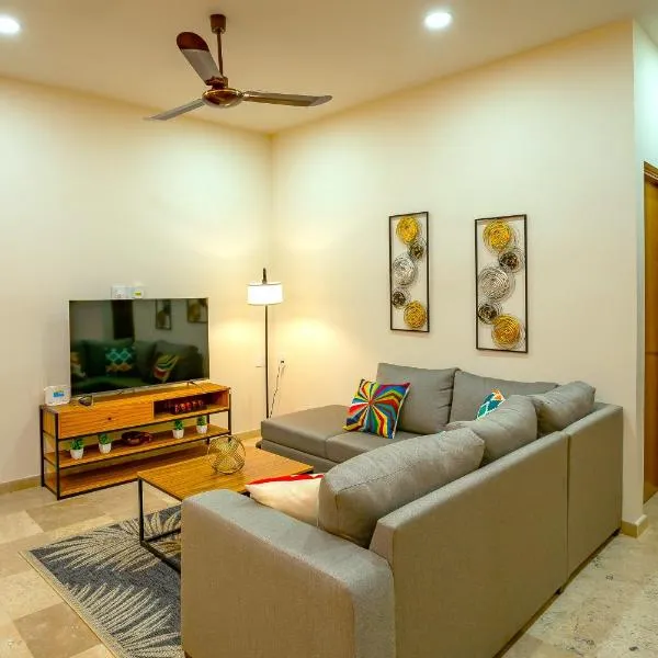 Condo Rosales Beautiful Downtown 2BR-1Ba with pool & rooftop, hotel in La Paz
