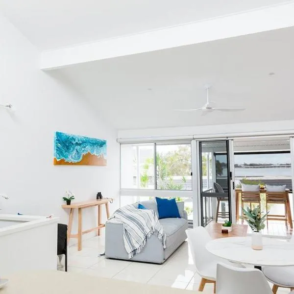 Spinnaker Waters - Entire 2 Bedroom Apartment at Sandstone Point, hotel v mestu Sandstone Point