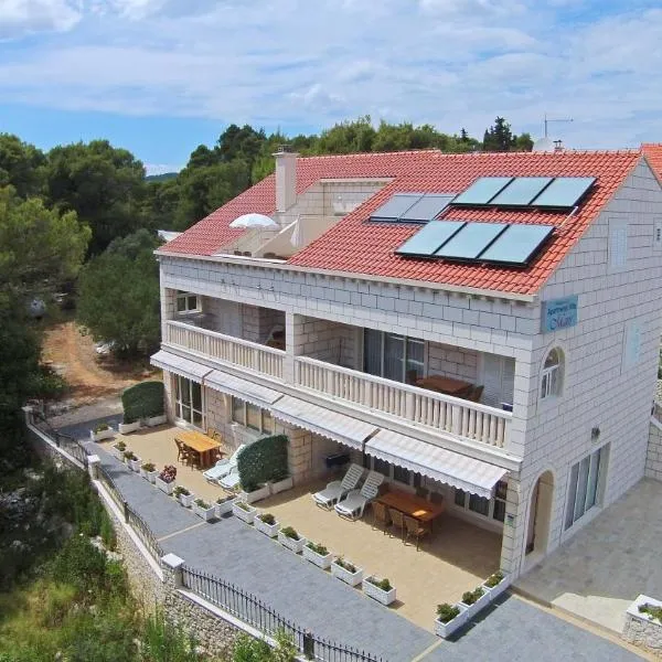 Apartments Villa Maris, ξενοδοχείο σε Λομπάρδα