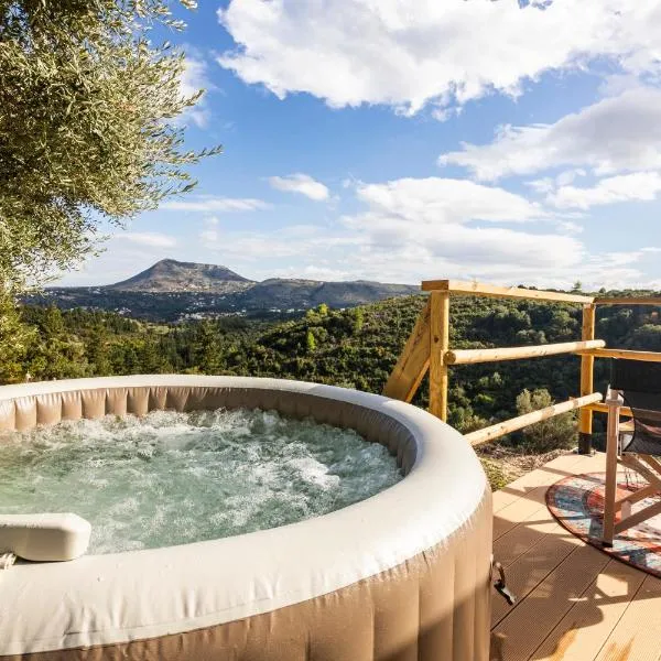 Civara Chalet - Private Glamping in nature with Jacuzzi, hôtel à Tsivarás