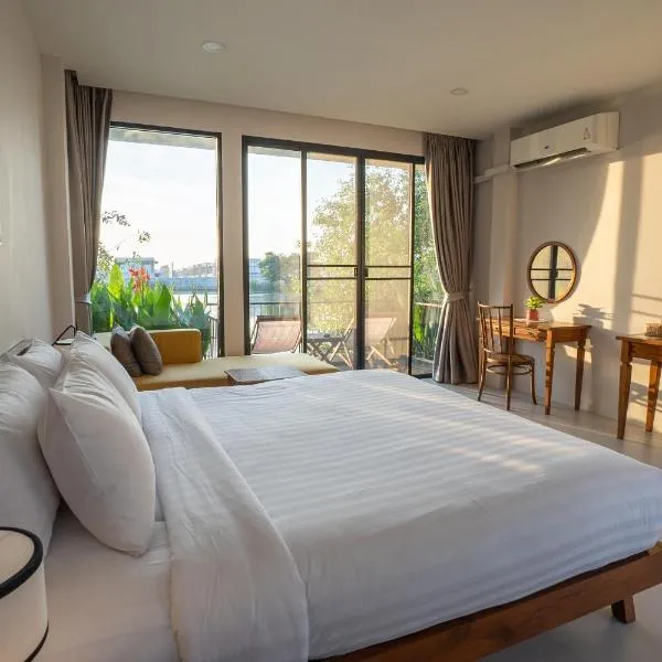 Ploen Pirom, hotel v Lat Krabangu