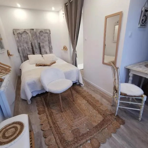 Au Poème du Chêne, Logement indépendant, Calme, Parking gratuit, hotel v destinácii Basse-Goulaine