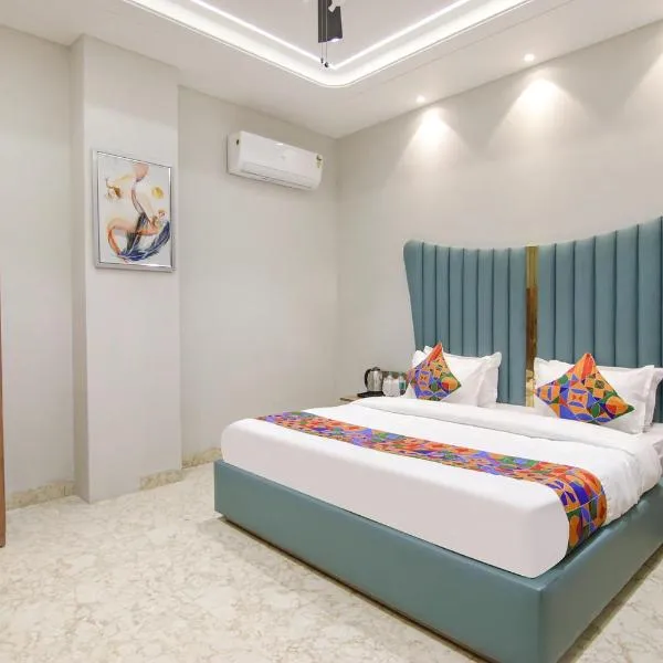 ๋ฃจ๋์๋์ ์์นํ ํธํ
FabHotel Prime Royal Court