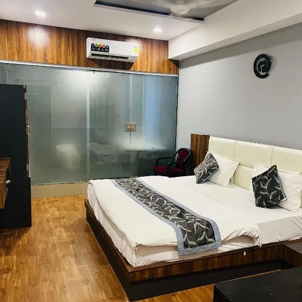 The valentine hotel, hotel in Surat