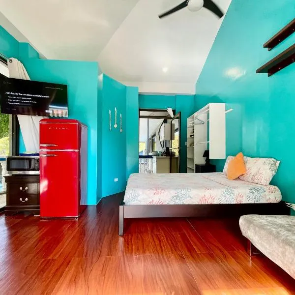 Ngermid Oasis - Studio W/ Kitchenette & Pool View, hotel v destinaci Koror