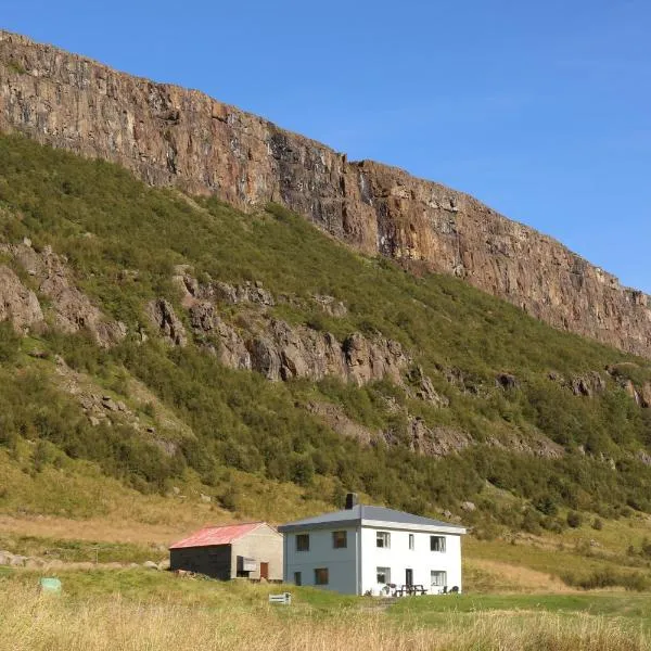 Hóll、Óbyggðaseturのホテル