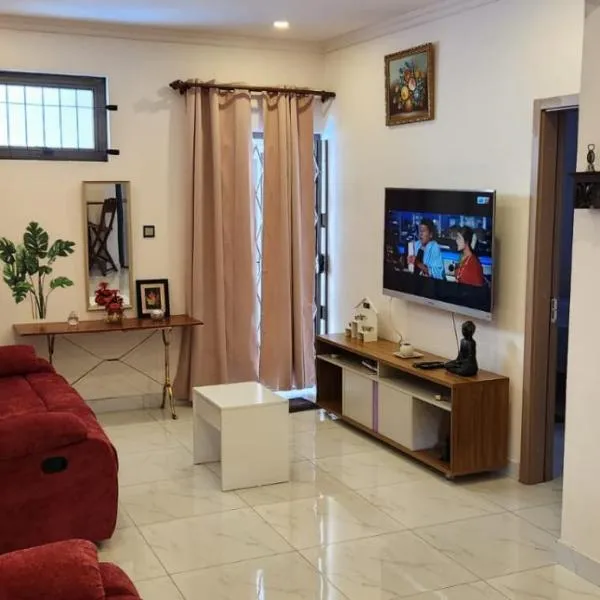 NAYUHA apt B, hotel in Flic-en-Flac