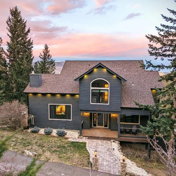 Stay in Evergreen - Denver Mountain Escape, hotel in Evergreen