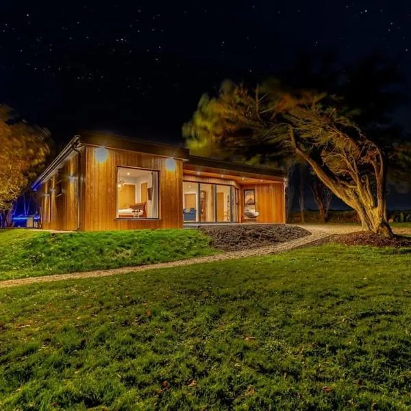 Luxury holiday home near the coast, hotel in Porthtowan
