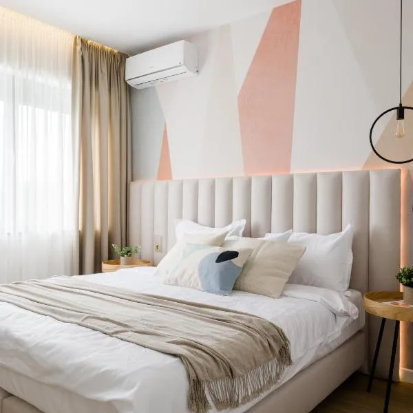 Villa The Frame - 4BR, Sauna, BBQ and Playground, hotel in Comarnic