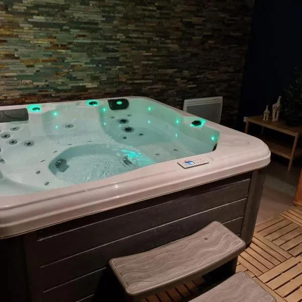 Les Suites Fénelon – hotel w mieście Le Cateau