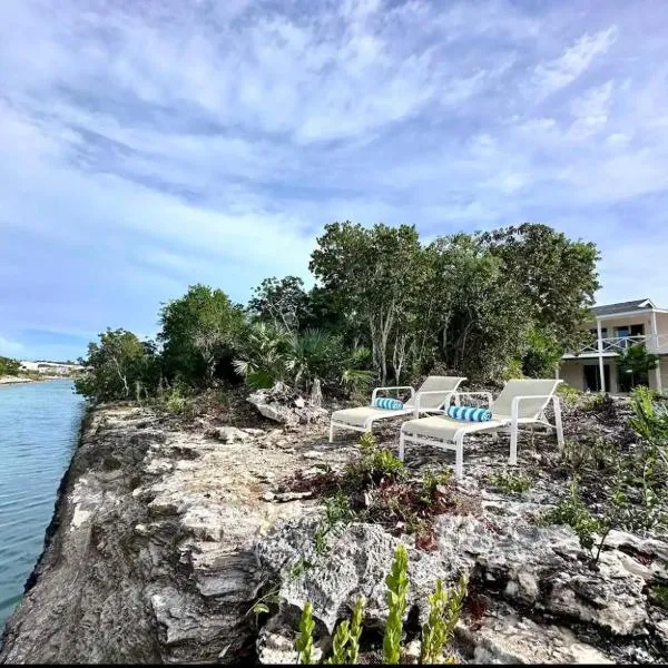 Water Front House, hotel en Providenciales
