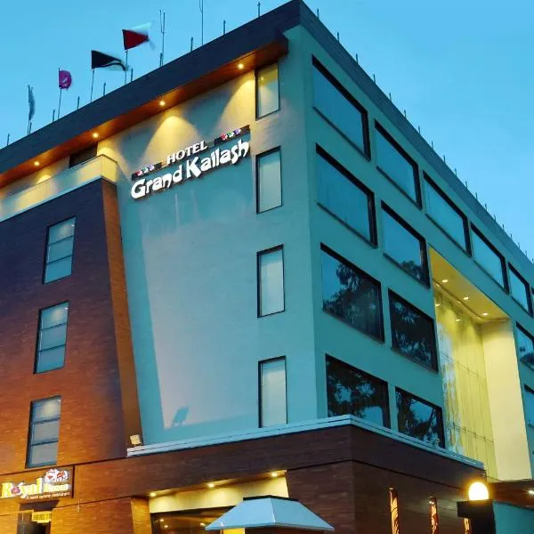 Grand Kailash Hotel, hotelli kohteessa Chikalthān