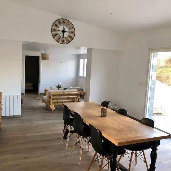 Logement de plain-pied avec jardin, terrasse, hotel em Gurgy