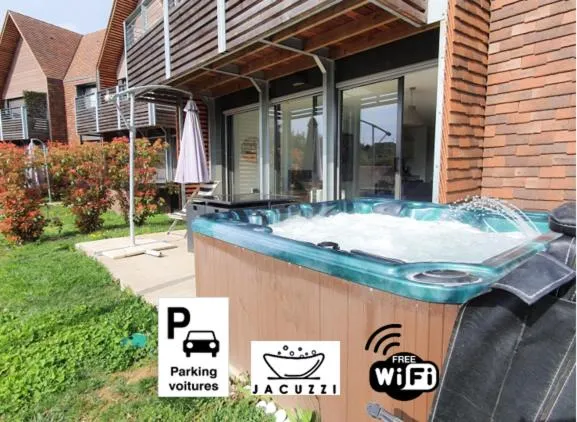 Villa Spacieuse avec Jacuzzi Privatif, hotel in Sarlat-la-Canéda