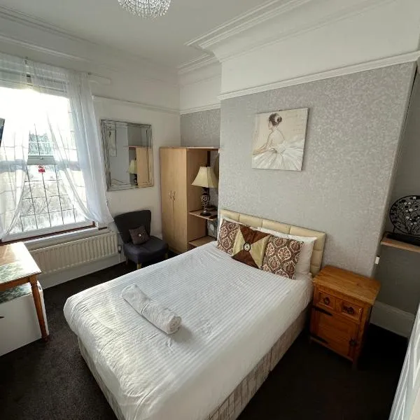 Ocean Road Rooms, hotel in South Shields
