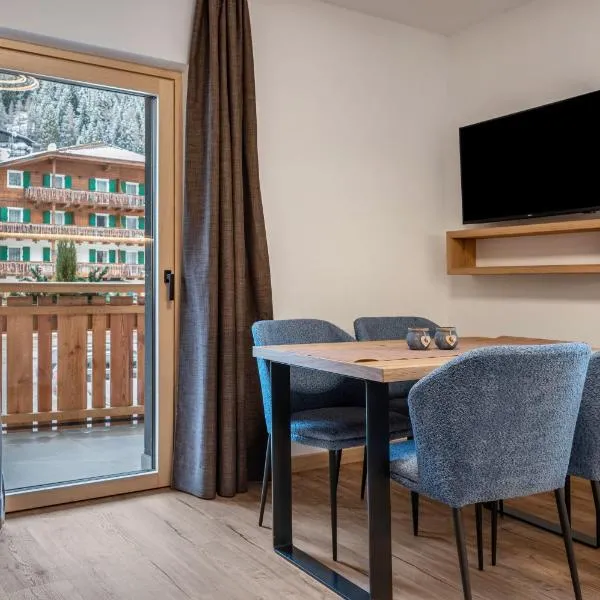 Kamerloy Apartments A, hotel in Campitello di Fassa