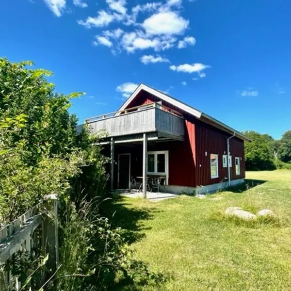 Holiday apartment at the beautiful island Lyr "Magasinet 1", hotel v destinaci Nösund