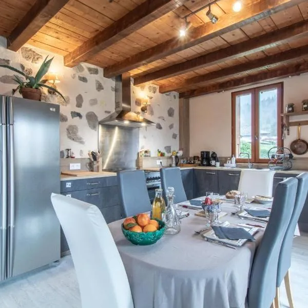 Les Gîtes Chapô Julô, hotel in Giez