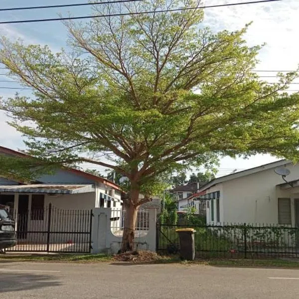 Irfans HomestayDouble storey, hotel v destinaci Seri Manjung