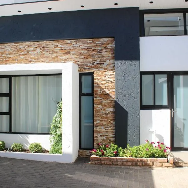Deluxe Residence - Windhoek, hotel en Willemshof