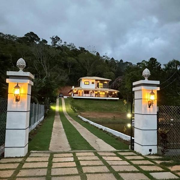 Casa luxuosa nas montanhas