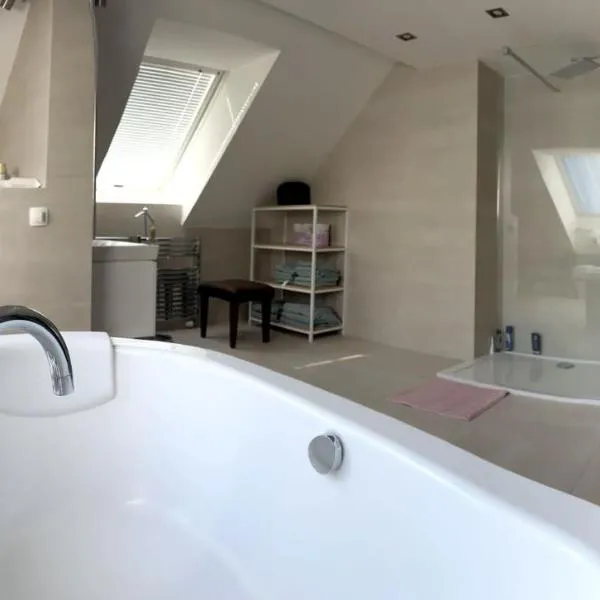 Lux Apartmán Centrum, khách sạn ở Topoľčany