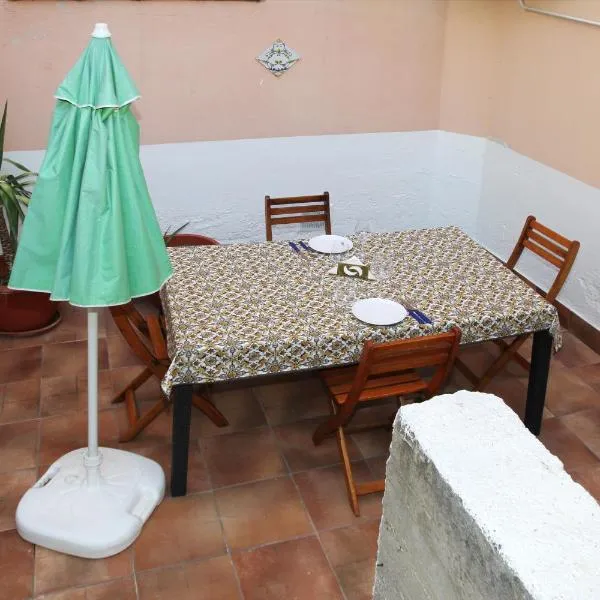 Appartamento con Cortile Privato, hotel v destinaci Santo Stefano di Camastra