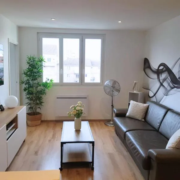 Vue Montagne - Appt Cosy et calme - Fibre, hotel in Grenoble