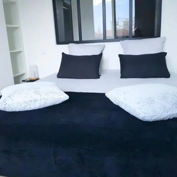Vue Montagne - Appt Cosy et calme - Netflix - Fibre, hôtel à Grenoble