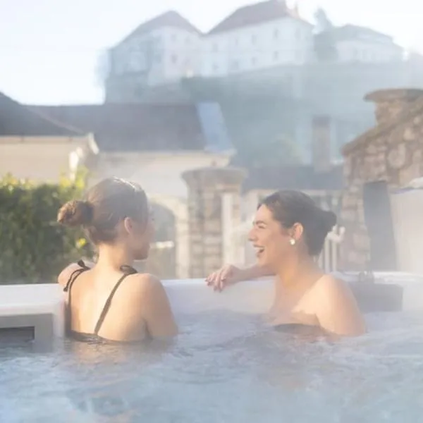 FRIDA Apartman, Exkluzív várpanorámával, a belváros szívében, ingyenes parkolással, hotel v destinácii Veszprém