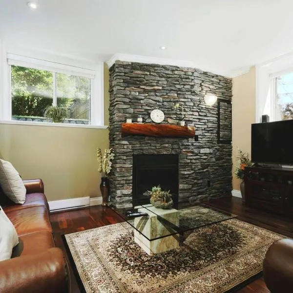 Upscale Character Home with Luxurious Amenities, hotel v destinaci Victoria