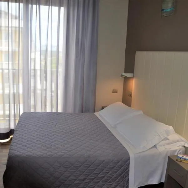 Yes Hotel Touring & SPA, hotel en Rímini