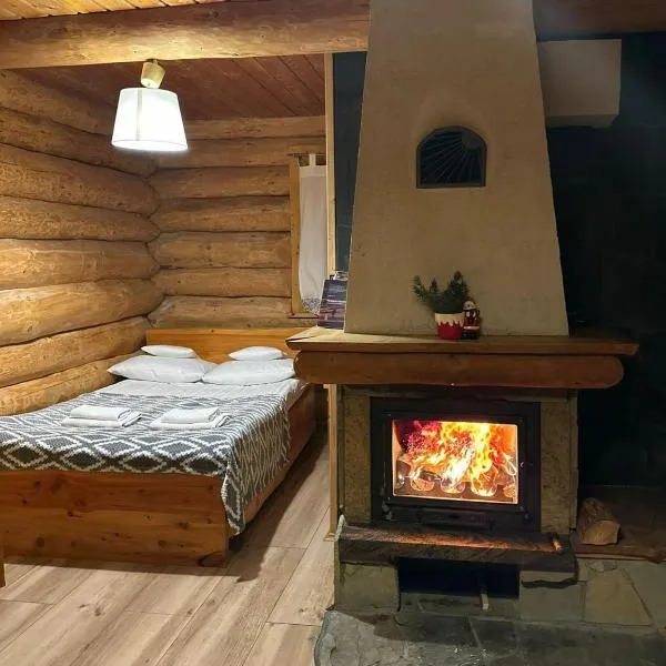 Wilcza Jama - domki z bali – hotel w mieście Lutowiska