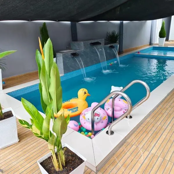 NASUHA HOMESTAY 1 TEMERLOH Semi-D House, 4 Bedroom, 3 Bathroom, 5 Unit Aircond, Free Wifi and Netflix, Near Hospital with Private Pool、テメルローのホテル