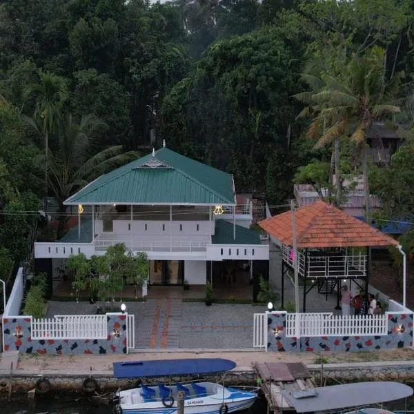 LOVESHORE Homestay, hotel v destinaci Kollam