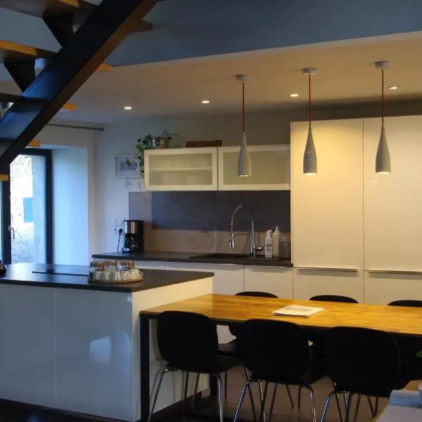 Superbe Maison en baie du Mont St Michel, hotel in Vains