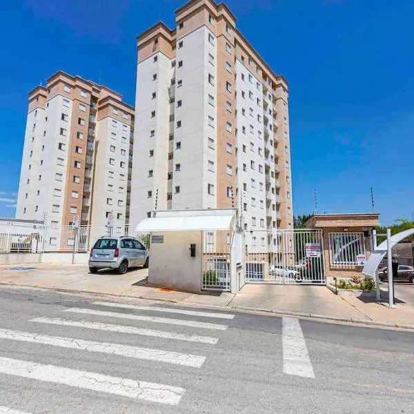 Apartamento Portal das Palmeiras Itú -SP, hotelli kohteessa Salto