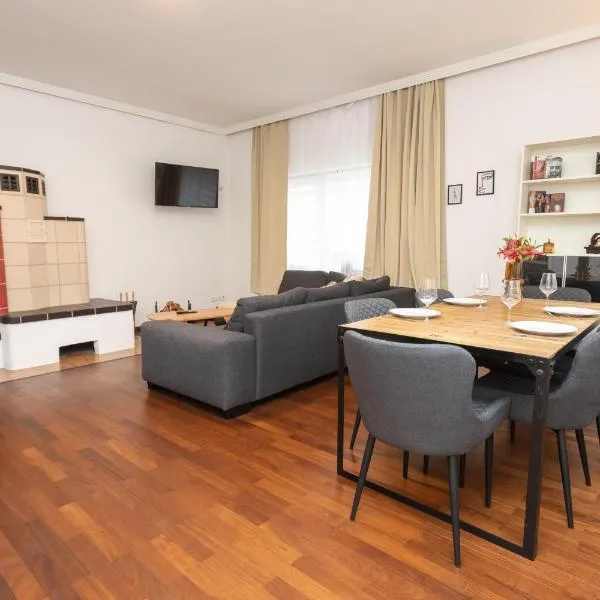 Stadthaus mit 2 Schlafzimmern & Wohnzimmer mit Kamin - Kostenloser Privat-Parkplatz auf dem Grundstück, hotel v Lipsku