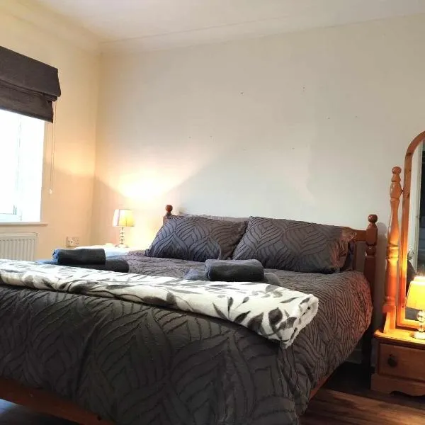 Comfort Private Rooms in Three bedroom House, hotel in Bridgemary
