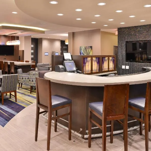 SpringHill Suites by Marriott Raleigh Cary: Asbury şehrinde bir otel