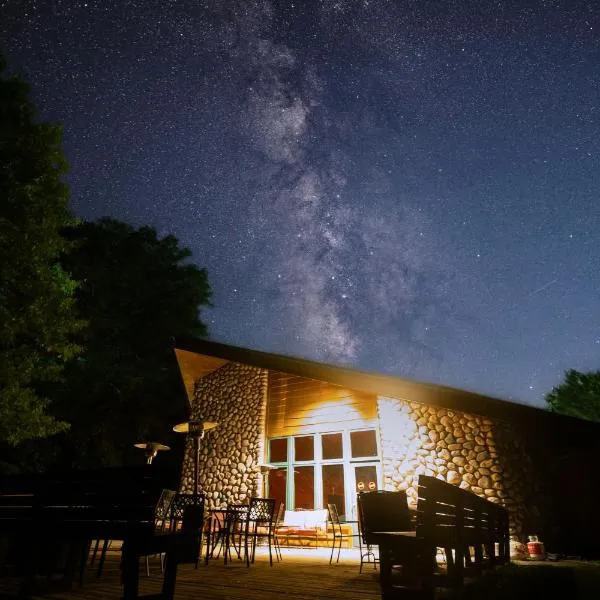 Whitetail Lodge, hotel in Sayner