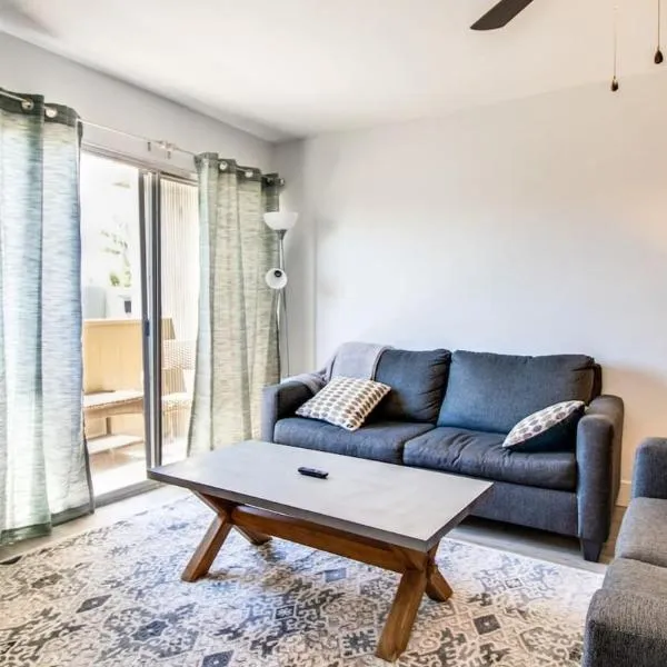 Contemporary Condo in Hub of Old Town Scottsdale，位于斯科茨的酒店