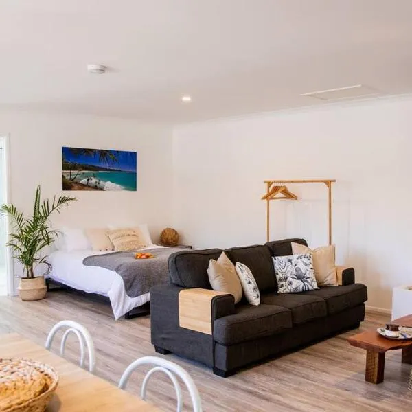 Central Studio + Close to the beaches + Wifi & Netflix, hotel en North Stradbroke Island