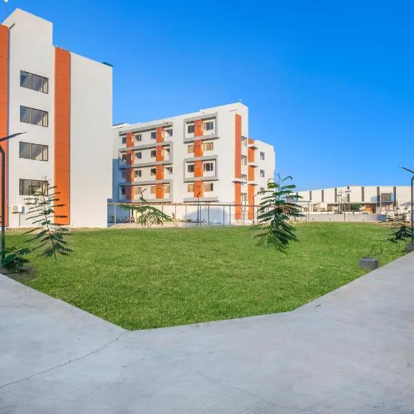 Pride Elite Wellness Resort Becharaji Near Becharaji Railway Station, hotel in Sitāpur